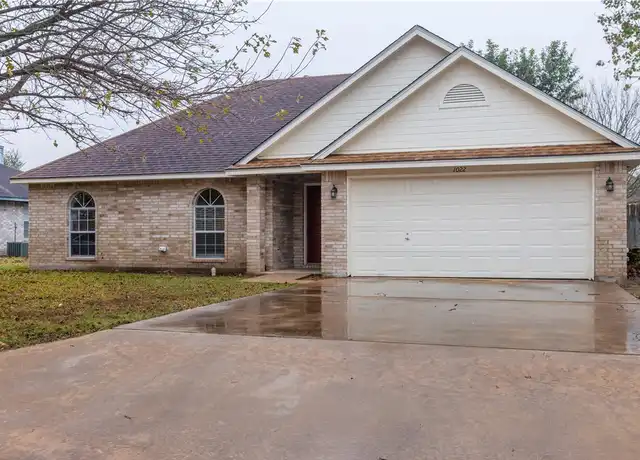 Property at 1022 Alamo St, Lockhart, TX, 78644, 4 beds, 2 baths, [object Object]