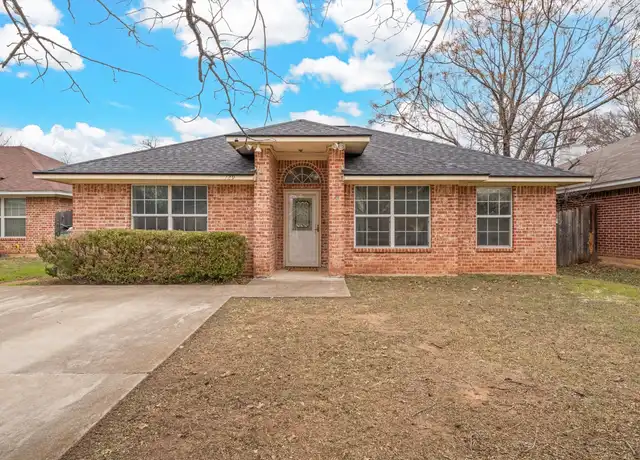 Property at 129 N Lakeview Dr, Waco, TX, 76705, 3 beds, 2 baths, [object Object]