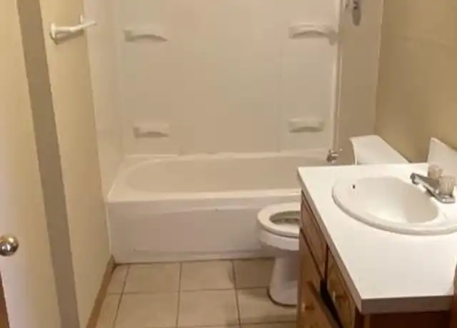 Property at 105 NE 1st St Unit 1ST, Jones, OK, 73049, 2 beds, 1 bath, [object Object]