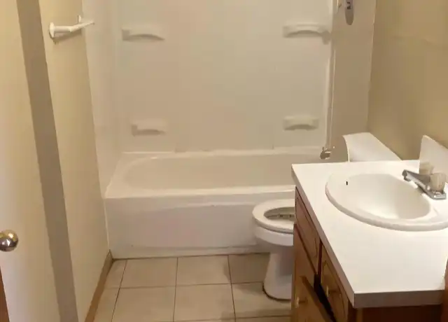 Property at 105 NE 1st St Unit 1ST, Jones, OK, 73049, 2 beds, 1 bath, [object Object]