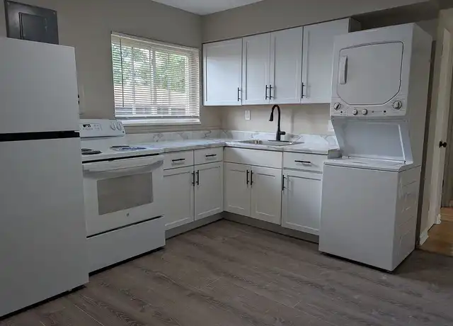 Property at Beautiful, Fully Renovated 2 Bedroom in North County - IN UNIT Washer/Dryer - 6012 Madison Ave, Saint Louis, MO, 63134, 2 beds, 1 bath, [object Object]