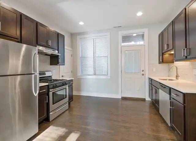 Property at 1944 W Nelson St Unit 2E, Chicago, IL, 60657, 2 beds, 1 bath, [object Object]