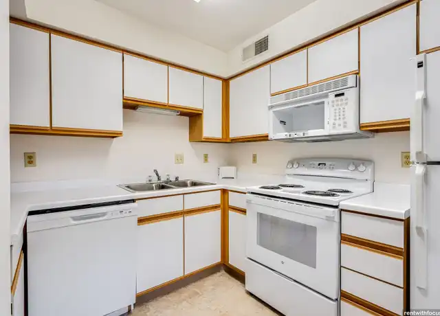 Property at 3121 Forest Run Ct Unit 3364, Madison, WI, 53704, 4 beds, 2 baths, [object Object]