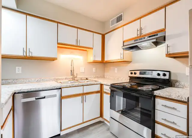 Property at 3121 Forest Run Ct Unit 3364, Madison, WI, 53704, 4 beds, 2 baths, [object Object]