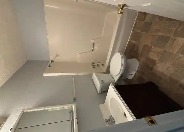 Property at 824 E Ridgely Ave, Springfield, IL, 62702, 2 beds, 1 bath, [object Object]