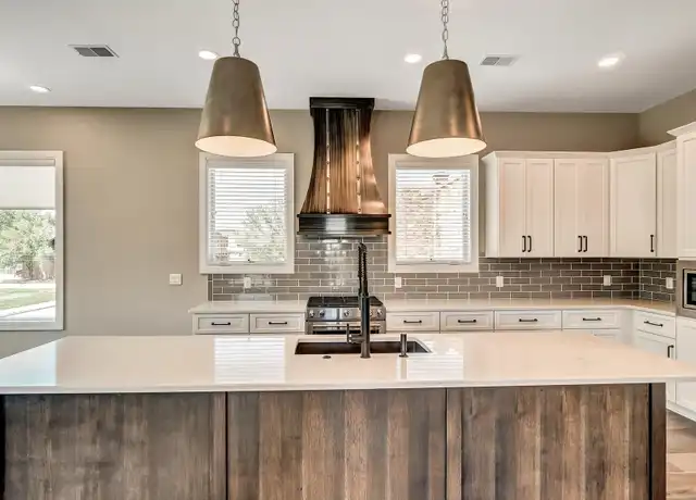 Property at 713 E 11 Mile Rd, Royal Oak, MI, 48067, 2 beds, 2.5 baths, [object Object]