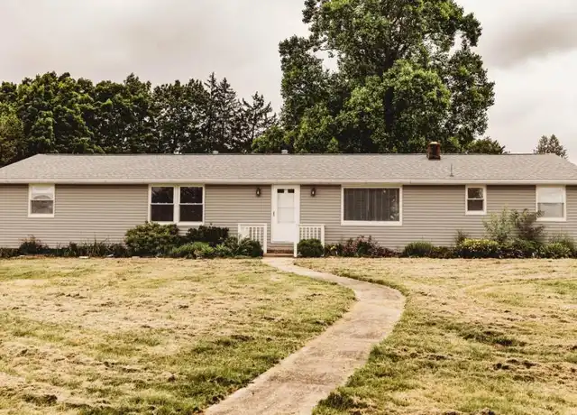 Property at 1330 James Cir, Zanesville, OH, 43701, 2 beds, 1 bath, [object Object]