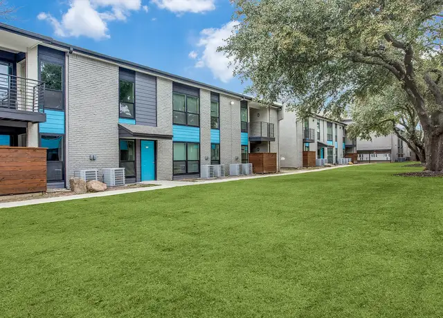 Photo of 3136 Hudnall St, Dallas, TX 75235