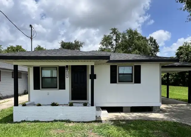 Property at 310 N Bank St, Lake Charles, LA, 70601, 3 beds, 2 baths, [object Object]