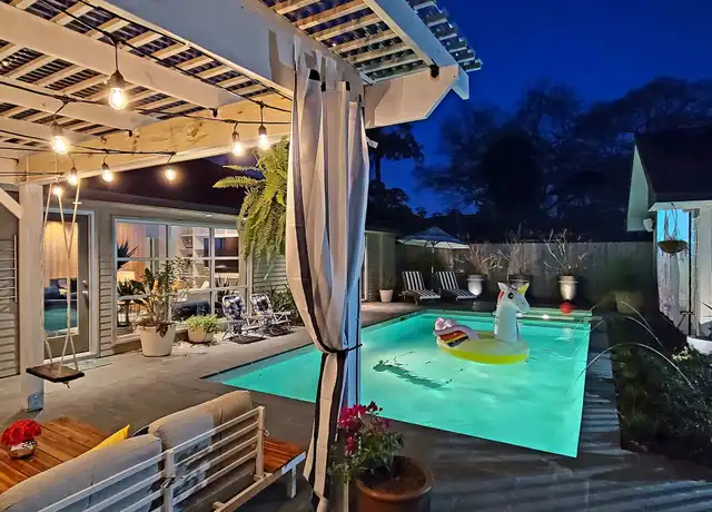 Property at 6119 Waltway Dr, Houston, TX, 77008, 2 beds, 2 baths, [object Object]