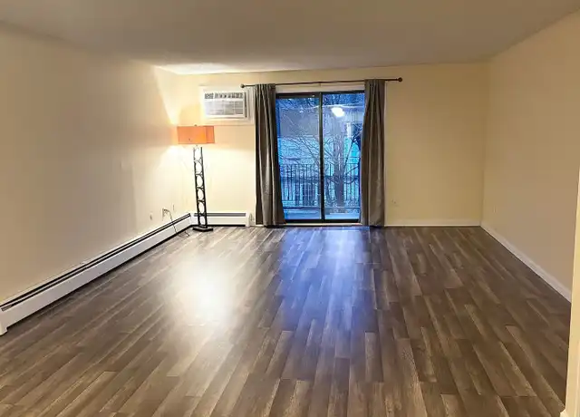 Property at 134 Mammoth Rd, Hooksett, NH, 03106, 1 bed, 1 bath, [object Object]