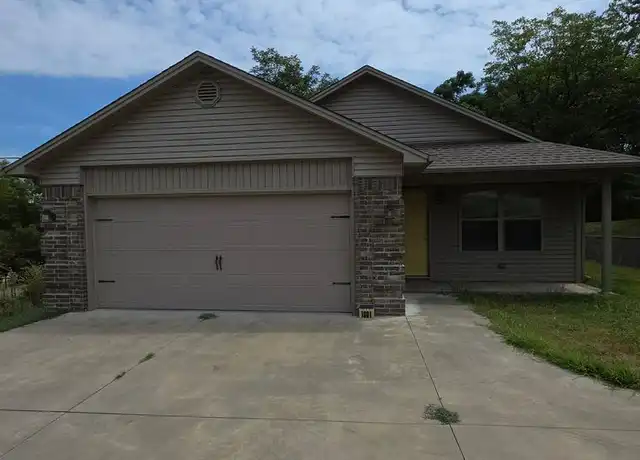 Property at 1601 S Glenwood Ave, Russellville, AR, 72801, 3 beds, 2 baths, [object Object]