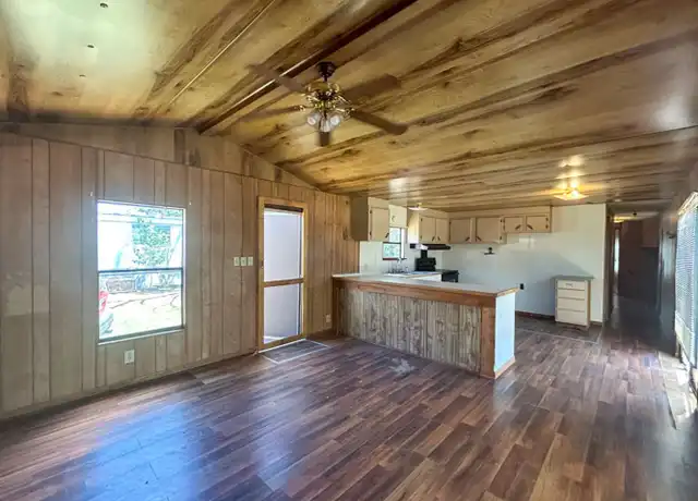 Property at 441 Tschoepe Rd, Seguin, TX, 78155, 3 beds, 2 baths, [object Object]