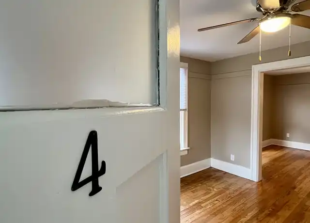 Property at 1718 Park Ave Unit 4, Racine, WI, 53403, 2 beds, 1 bath, [object Object]