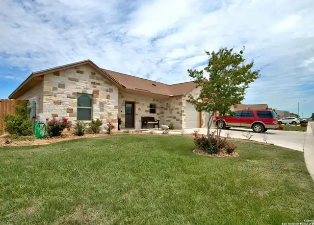 Property at 120 Navarro Xing, Seguin, TX, 78155, 3 beds, 2 baths, [object Object]