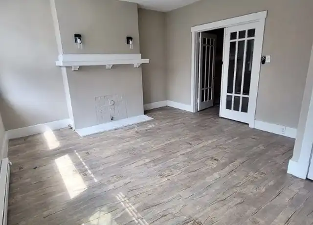 Property at 1411 E Carson St Unit 2, Pittsburgh, PA, 15203, 2 beds, 1 bath, [object Object]