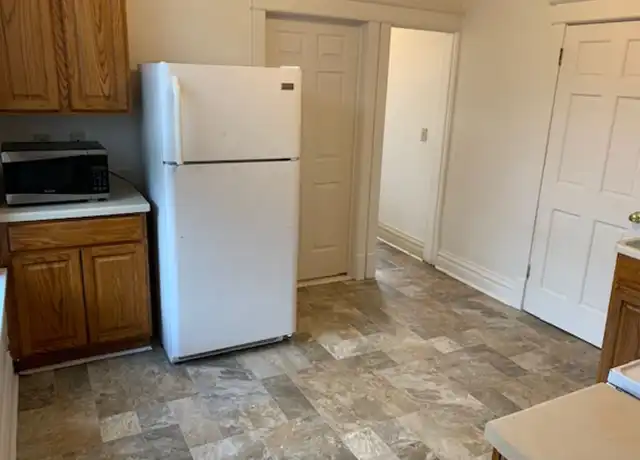Property at 2308 W 4th St Unit Upper, Duluth, MN, 55806, 2 beds, 1 bath, [object Object]