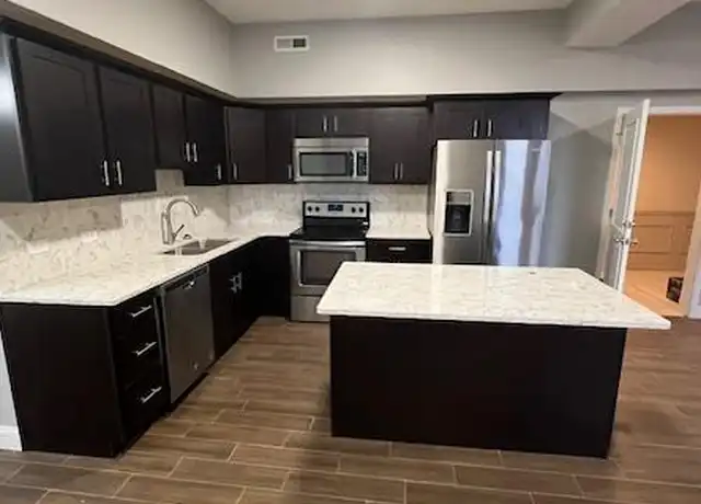 Property at 910 4th Ave, Huntington, WV, 25701, 1 bed, 1 bath, [object Object]