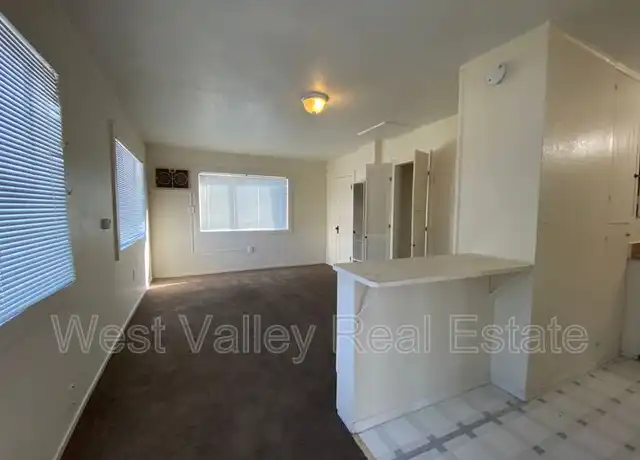 Property at 725 Kern St Unit B, Taft, CA, 93268, 1 bed, 1 bath, [object Object]