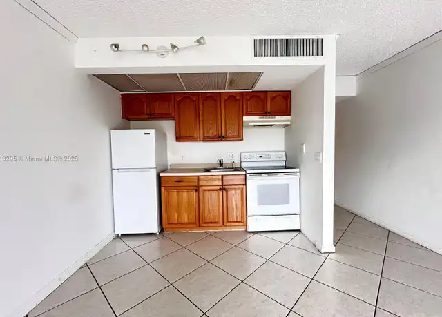 Property at 13455 SW 16th Ct Unit 311F, Pembroke Pines, FL, 33027, 1 bed, 1 bath, [object Object]