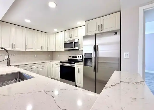 Property at 800 Parkview Dr Unit 600S, Hallandale Beach, FL, 33009, 2 beds, 2 baths, [object Object]