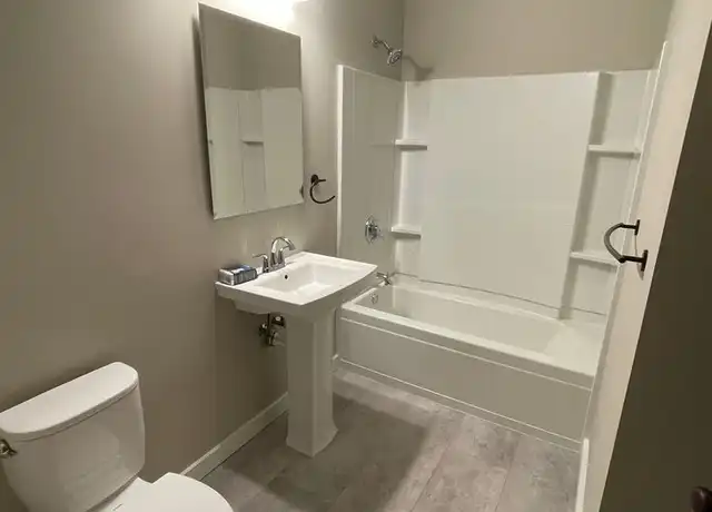 Property at 968 Goodrich Ave Unit 4, St Paul, MN, 55105, 3 beds, 1 bath, [object Object]