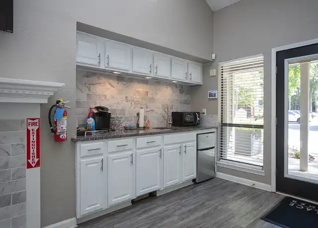 Property at Kensington Place - 3844 Battleground Ave, Greensboro, NC, 27410, 1-2 bed, 1-2 bath, [object Object]