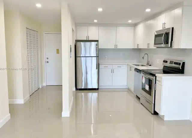 Property at 16950 W Dixie Hwy Unit A531, North Miami Beach, FL, 33160, 1 bed, 1 bath, [object Object]