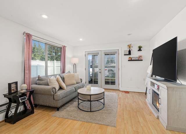 Photo of 3302 W Tapps Dr E Unit B, Lake Tapps, WA 98391