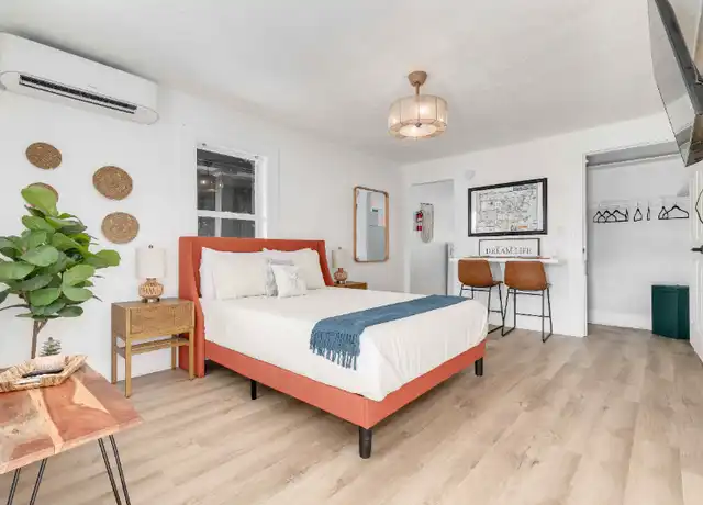 Property at 805 4th Ave N Unit 4, St. Petersburg, FL, 33701, 0 beds, 1 bath, [object Object]
