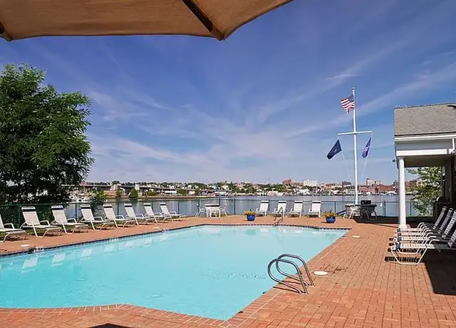 Photo of 1 Riverplace Dr, South Portland, ME 04106