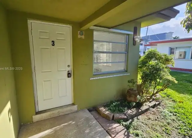 Property at 808 NE 10th St, Hallandale Beach, FL, 33009, 1 bed, 1 bath, [object Object]