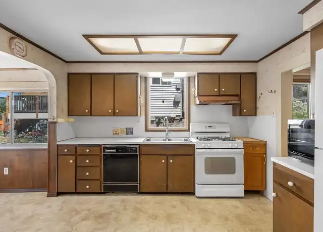 Property at 2210 Summit Ave, Everett, WA, 98201, 3 beds, 1 bath, [object Object]