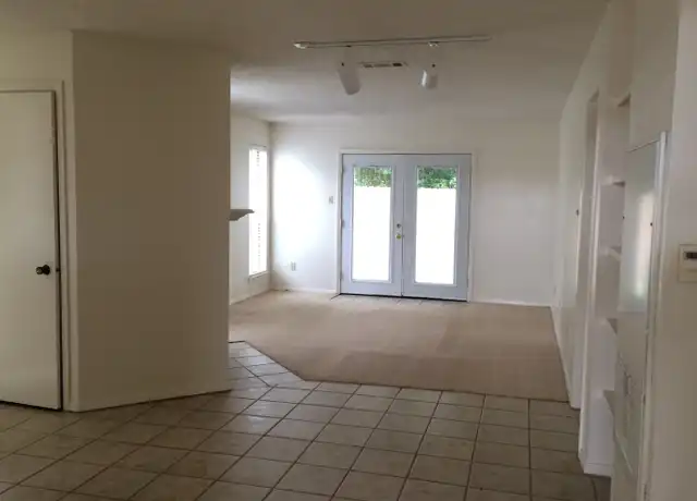 Property at 4415 Lakeshore Villa Dr, Waco, TX, 76710, 2 beds, 1 bath, [object Object]