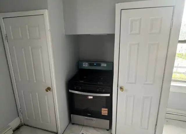 Property at 124 Herriot St Unit 3Fl, Yonkers, NY, 10701, 4 beds, 1 bath, [object Object]