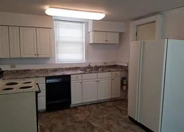 Property at 810 W 25th St, Cedar Falls, IA, 50613, 3 beds, 2 baths, [object Object]