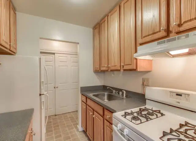 Property at Lincoln Apartments - 1531 Fishburn Rd, Hershey, PA, 17033, 1-2 bed, 1 bath, [object Object]