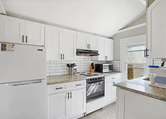 Property at 117 94th Ave Unit B, Treasure Island, FL, 33706, 1 bed, 1 bath, [object Object]