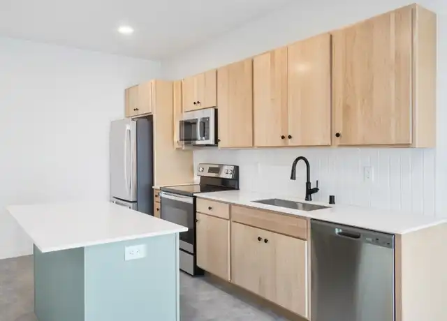 Property at 686 Mike McCarthy Way Unit 307, Ashwaubenon, WI, 54304, 1 bed, 1 bath, [object Object]