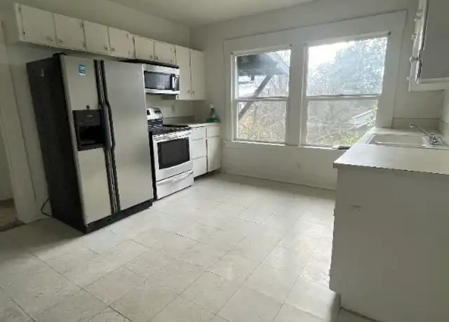 Property at 3904 N Albina Ave Unit 5, Portland, OR, 97227, 3 beds, 1 bath, [object Object]