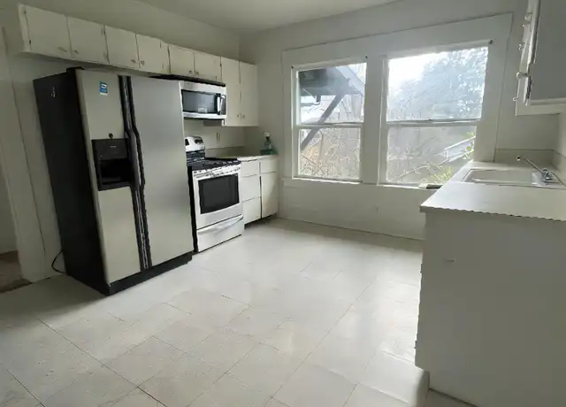 Property at 3904 N Albina Ave Unit 5, Portland, OR, 97227, 3 beds, 1 bath, [object Object]