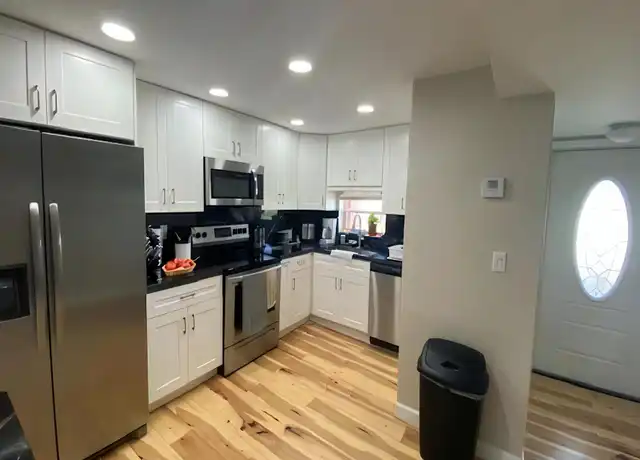 Property at 9420 S Hollybrook Lake Dr, Pembroke Pines, FL, 33025, 2 beds, 2 baths, [object Object]