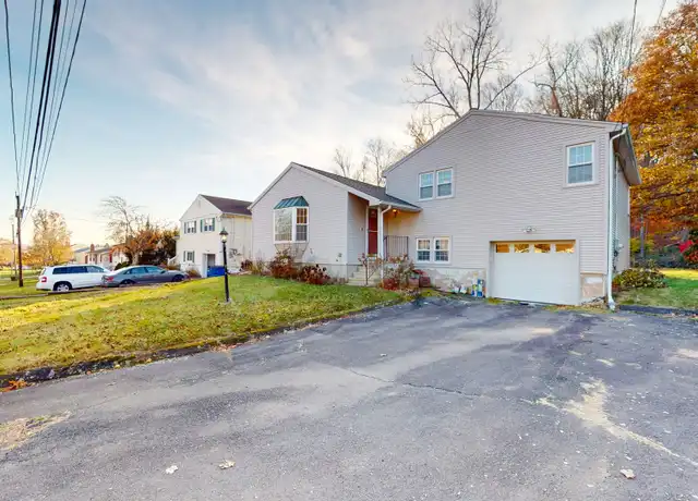 Property at 80 Luciani Rd, Woodbridge, CT, 06525, 3 beds, 2.5 baths, [object Object]