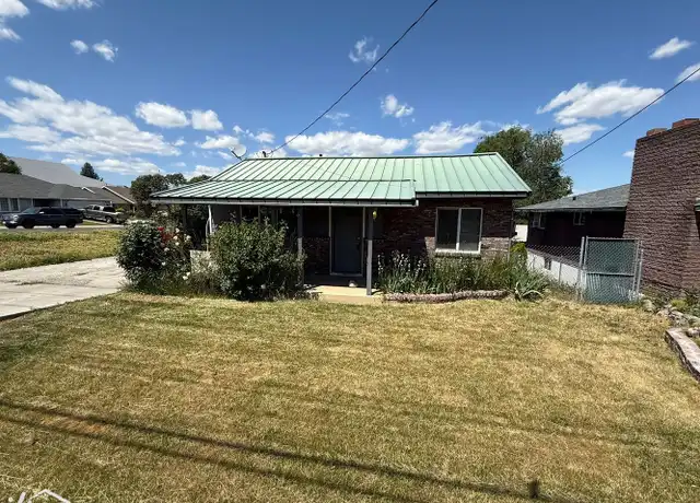 Property at 1007 W Fremont Ave, Selah, WA, 98942, 3 beds, 1.5 baths, [object Object]