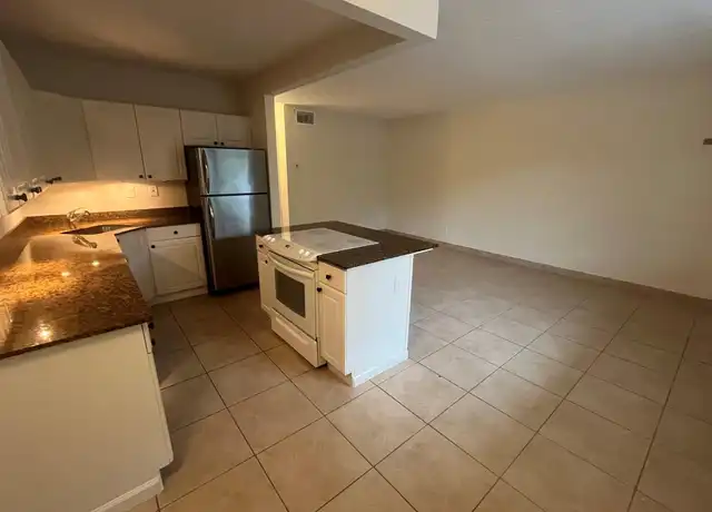 Property at 1414 NE 5th Ter Unit 10, Fort Lauderdale, FL, 33304, 1 bed, 1 bath, [object Object]
