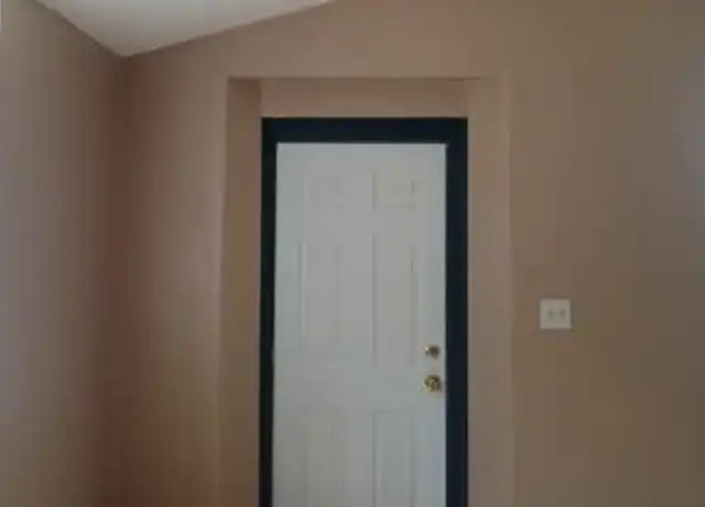 Property at 400 N 1st St, Belleville, IL, 62220, 2 beds, 1 bath, [object Object]