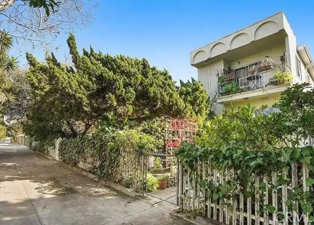 Property at 34 Ozone Ave Unit 2, Venice, CA, 90291, 0 beds, 1 bath, [object Object]