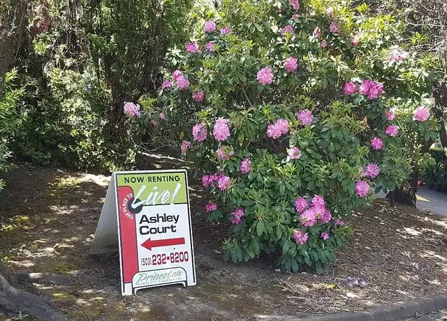 Property at Ashley Court Apartments - 3737 SE 36th Pl, Portland, OR, 97202, 2-3 beds, 1-2 bath, [object Object]