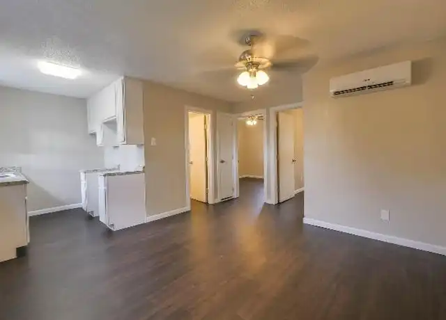 Property at 3910 Polly St, Dallas, TX, 75210, 2 beds, 1 bath, [object Object]