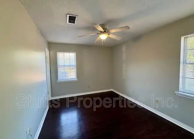 Property at 1975 Darby Dr Unit A-1, Florence, AL, 35630, 2 beds, 1.5 baths, [object Object]